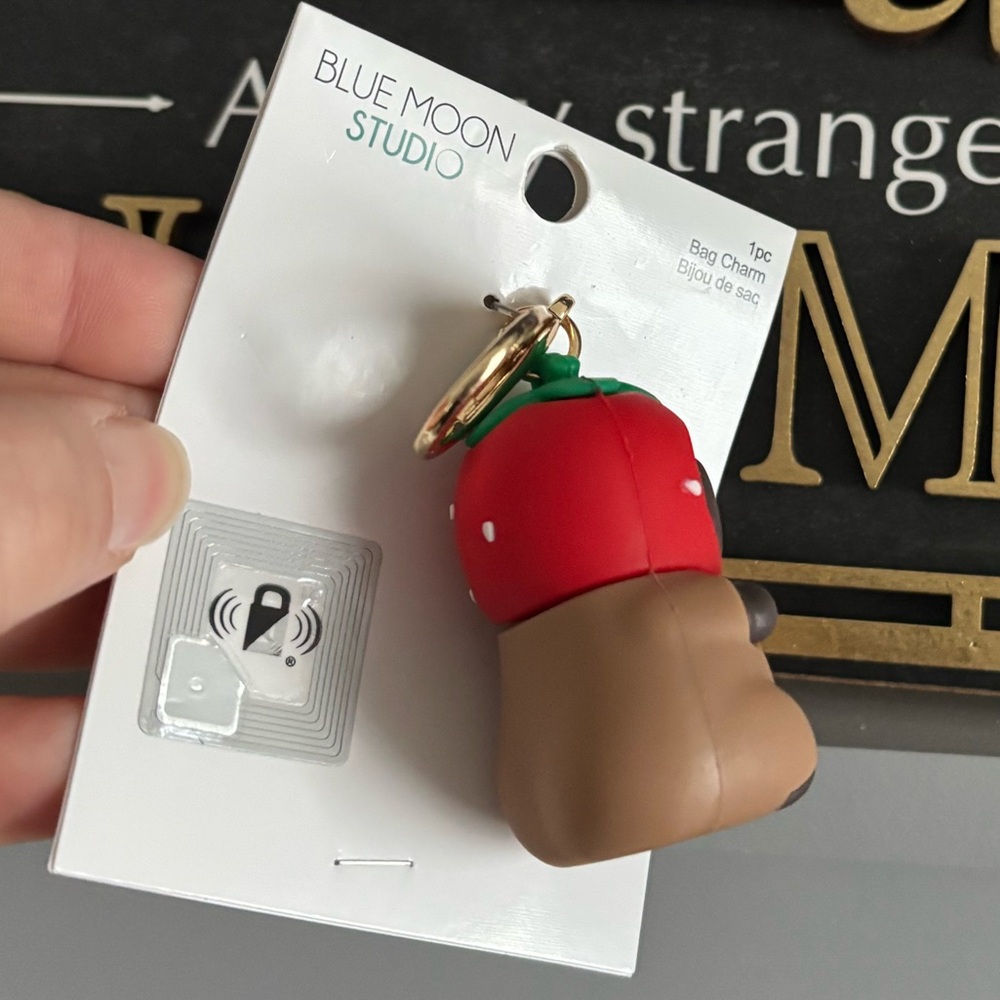 Strawberry Capybara Silicone Bag Charm - Picture 3 of 5